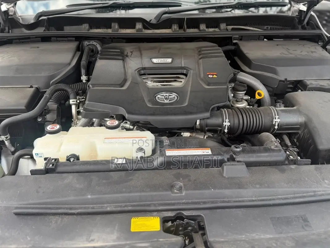 Toyota Land Cruiser LC300 2024 Silver