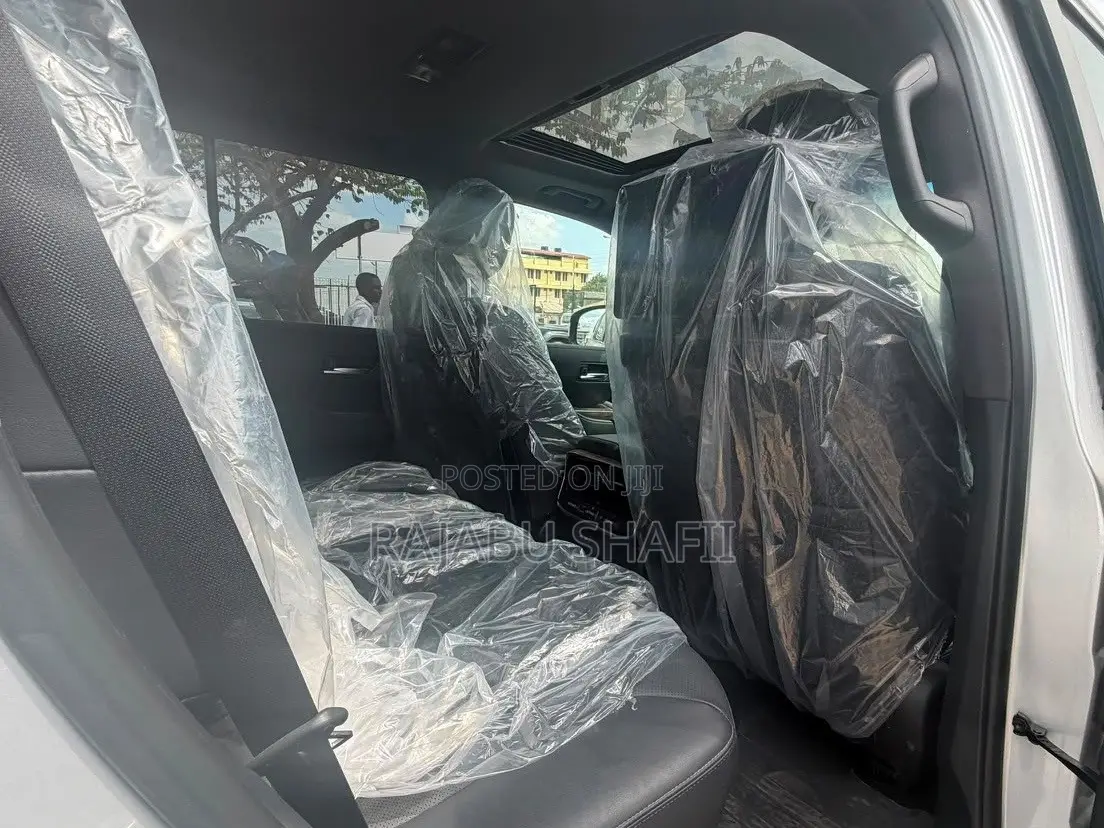 Toyota Land Cruiser LC300 2024 Silver