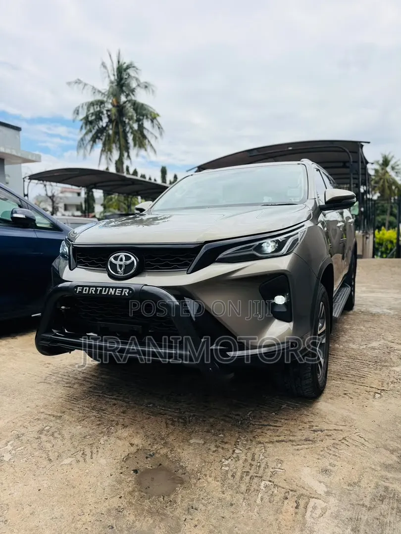 Toyota Fortuner 2023 Gray