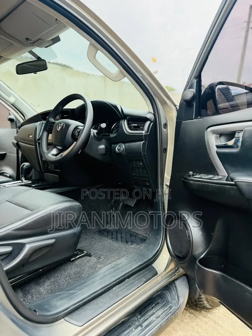Toyota Fortuner 2023 Gray