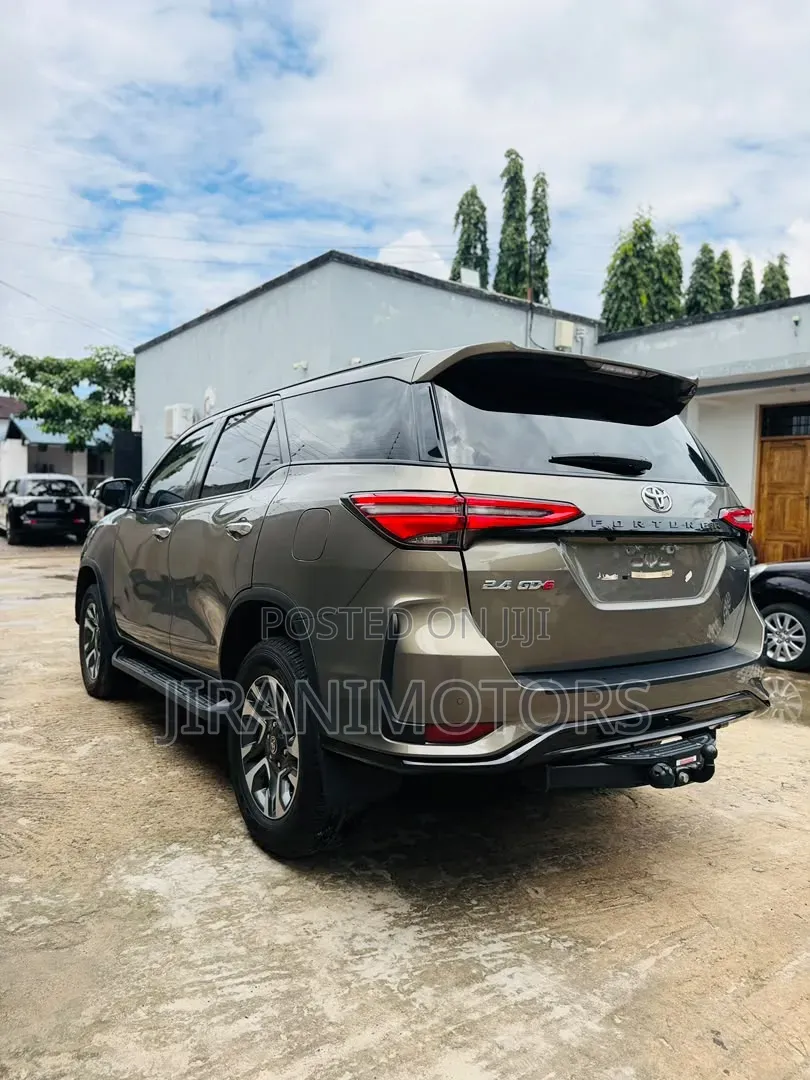 Toyota Fortuner 2023 Gray