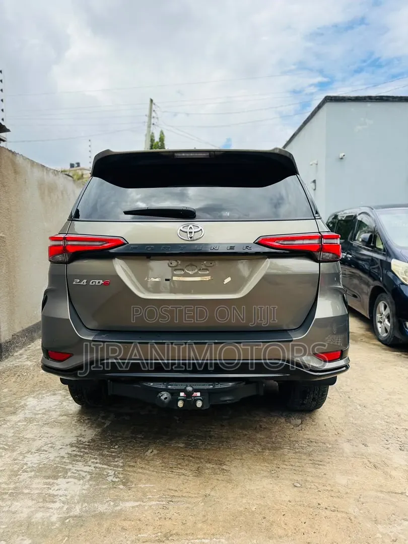 Toyota Fortuner 2023 Gray