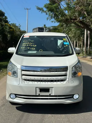 Toyota Noah 2010 White
