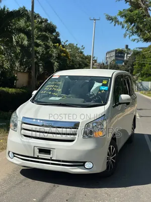 Toyota Noah 2010 White