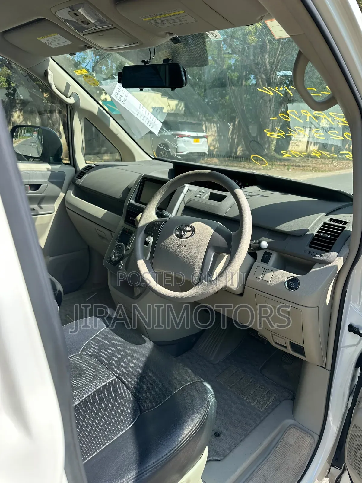 Toyota Noah 2010 White