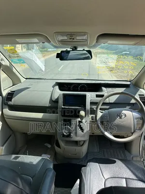 Toyota Noah 2010 White
