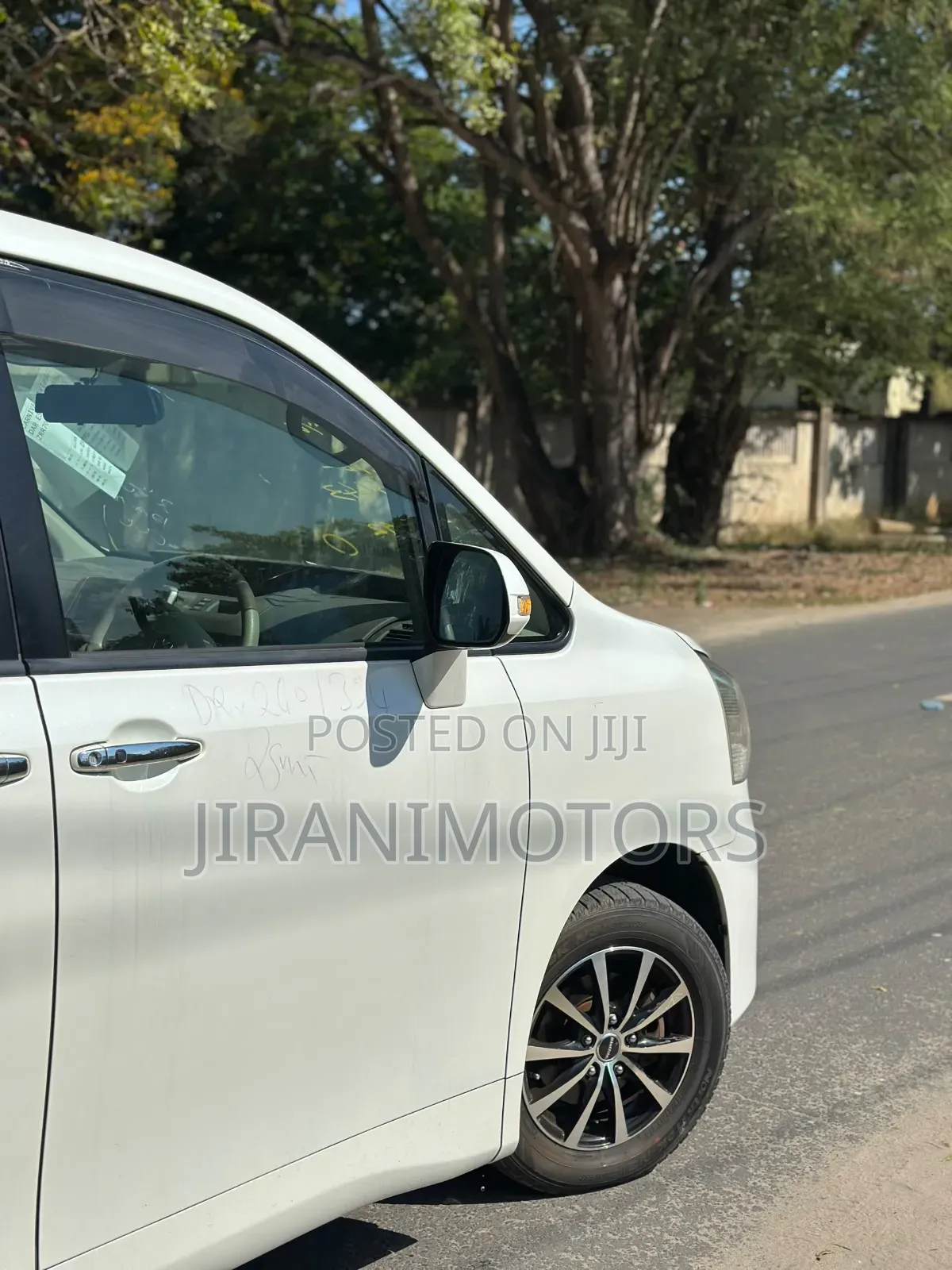 Toyota Noah 2010 White