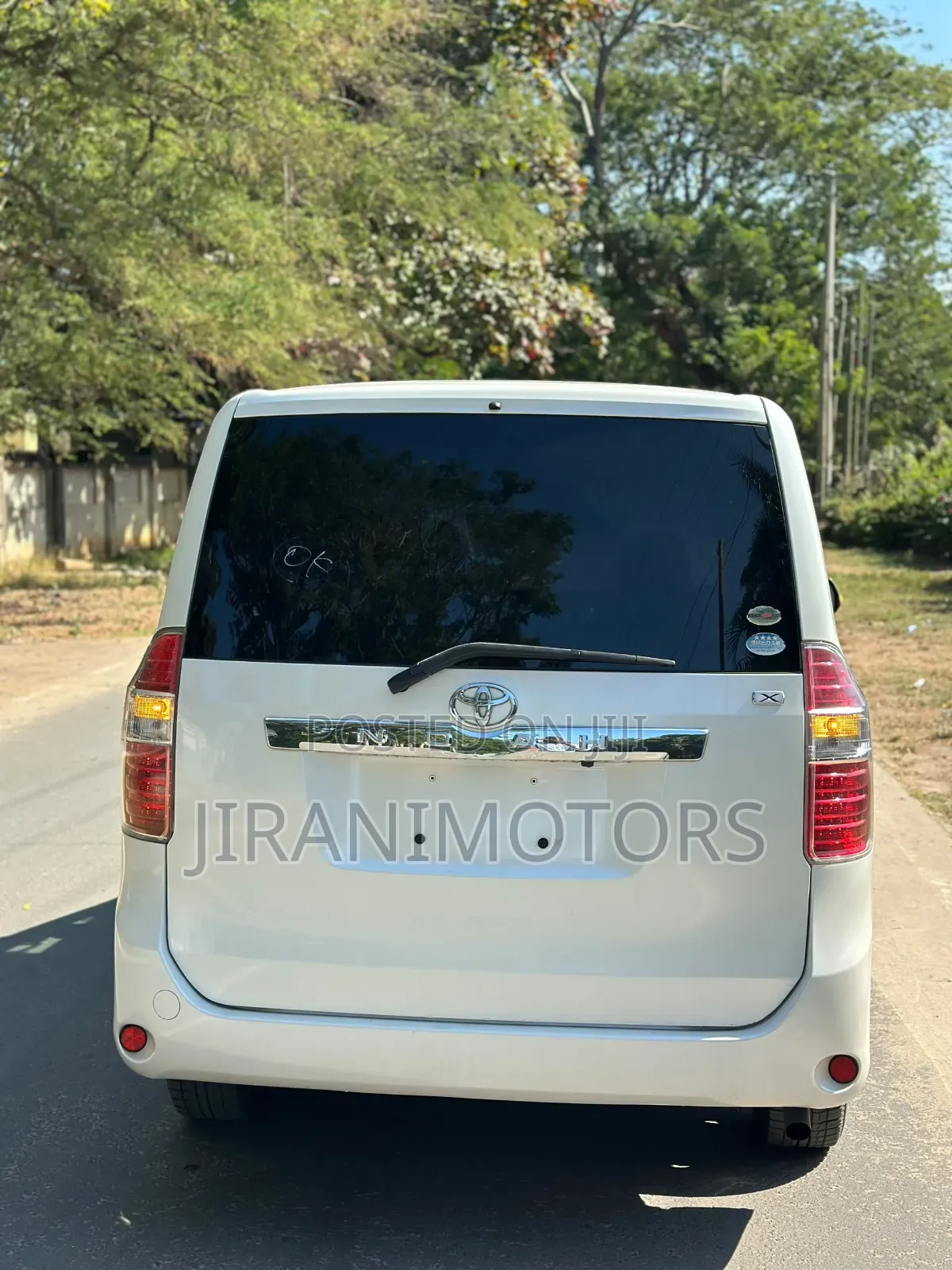 Toyota Noah 2010 White