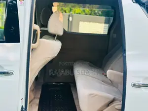Toyota Alphard 2.4 Petrol FWD 2010 White