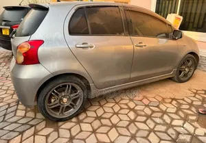 Toyota Vitz 2006 Gray