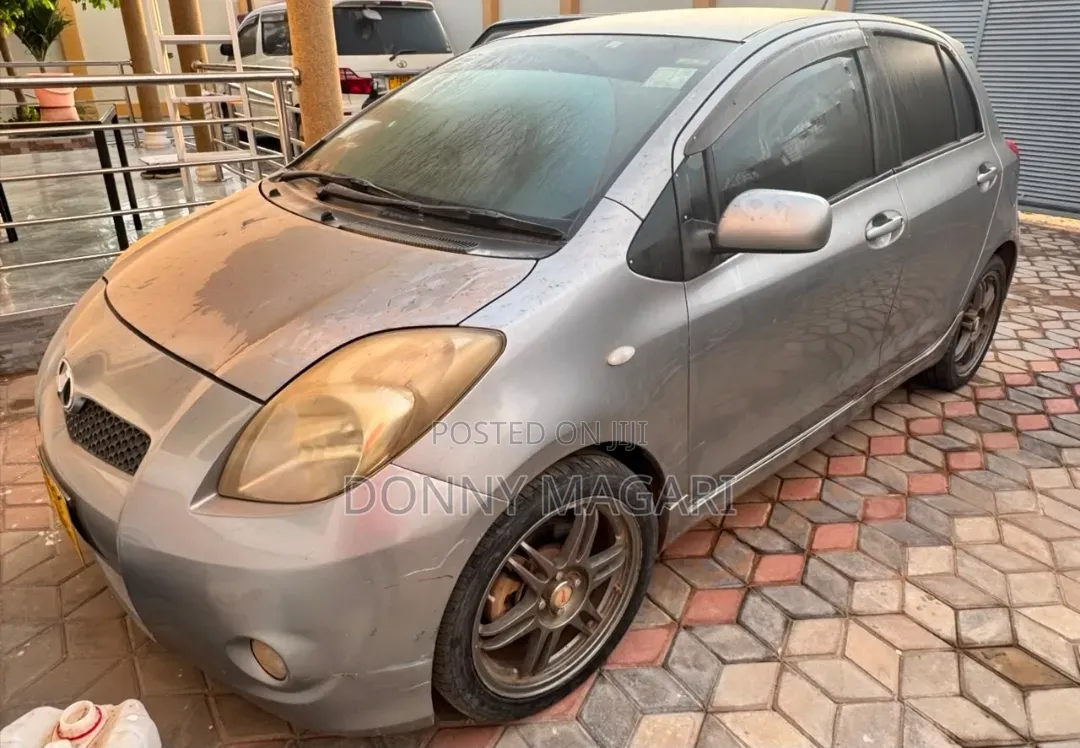 Toyota Vitz 2006 Gray