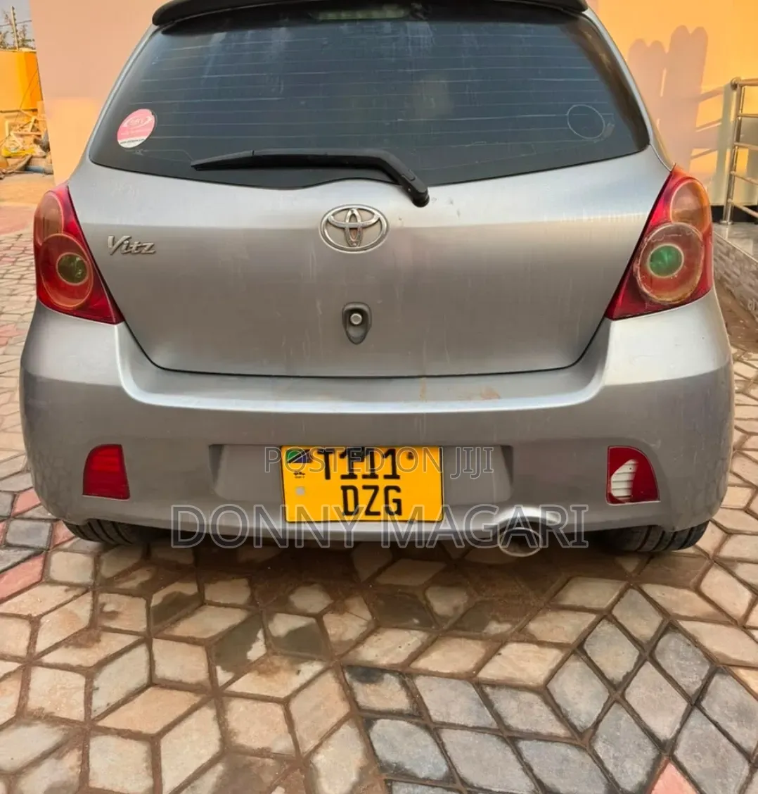 Toyota Vitz 2006 Gray