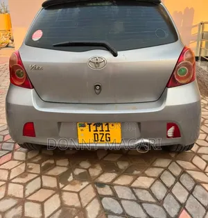 Toyota Vitz 2006 Gray
