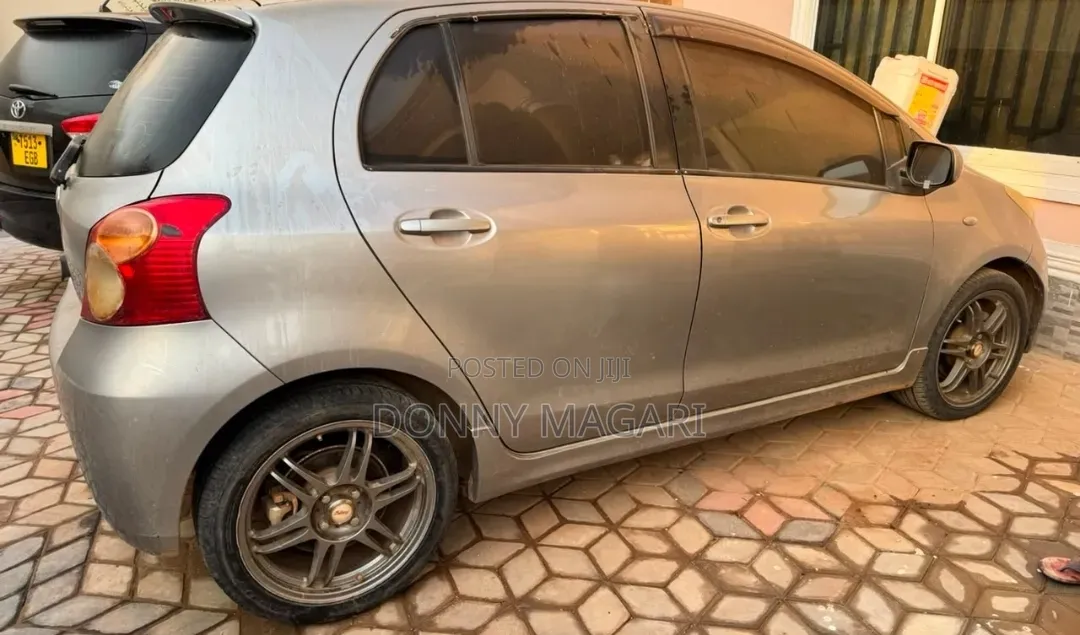 Toyota Vitz 2006 Gray
