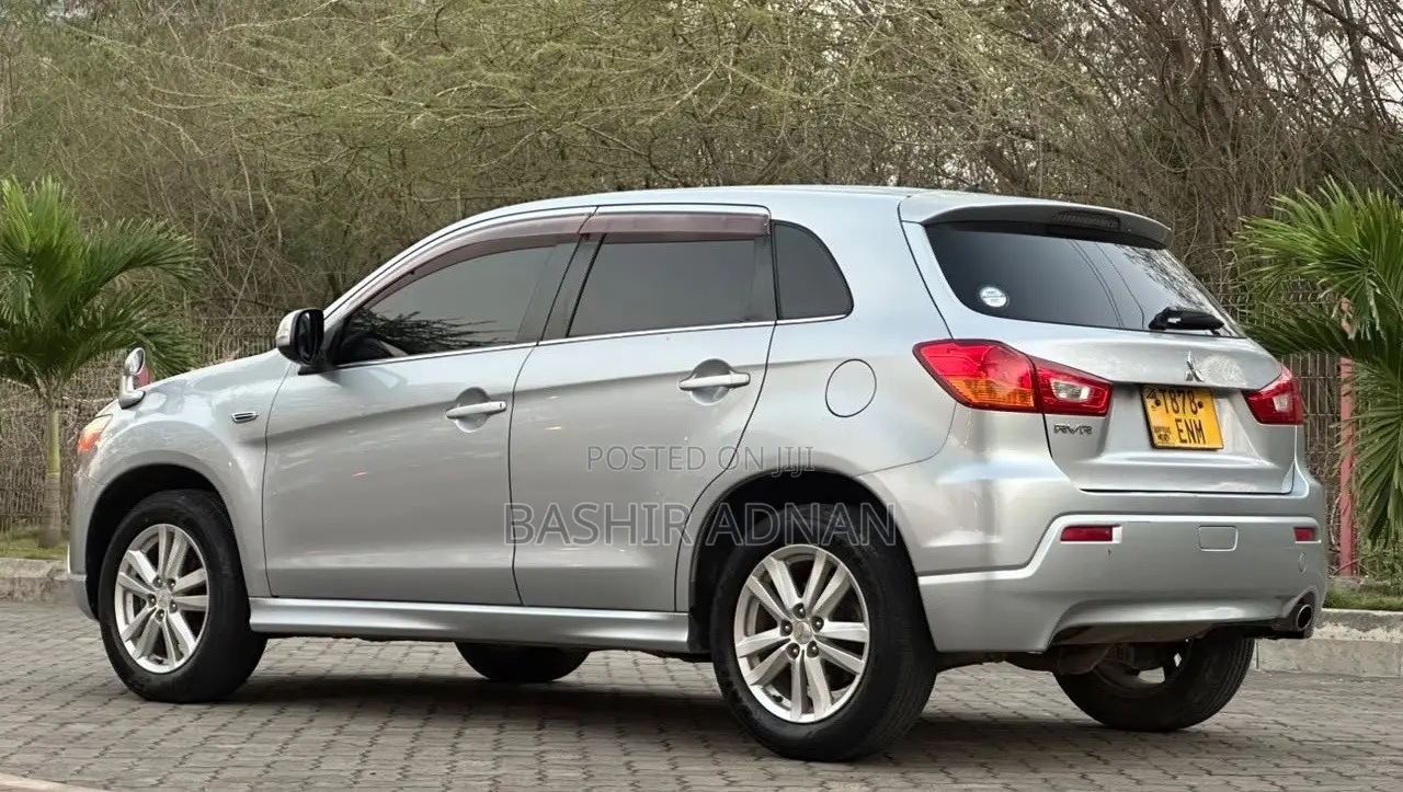 Mitsubishi RVR 2010 Silver