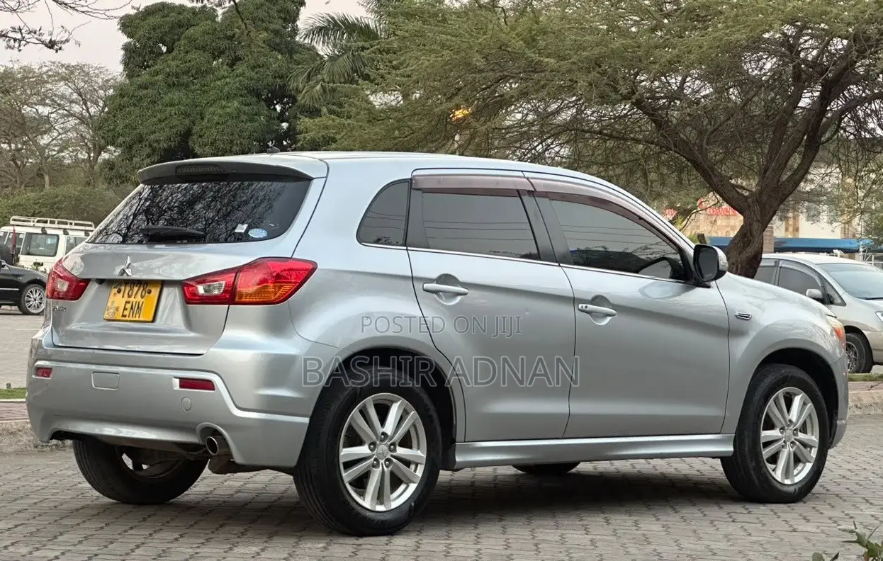 Mitsubishi RVR 2010 Silver