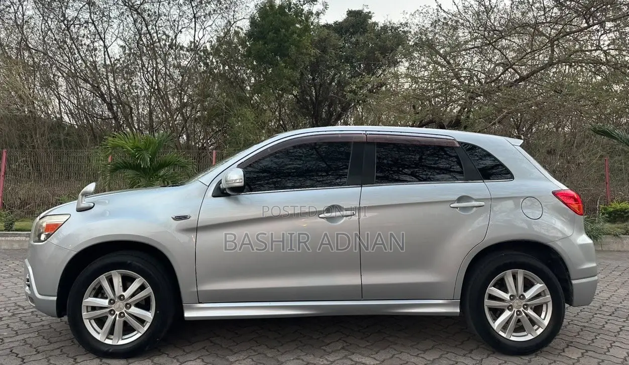 Mitsubishi RVR 2010 Silver