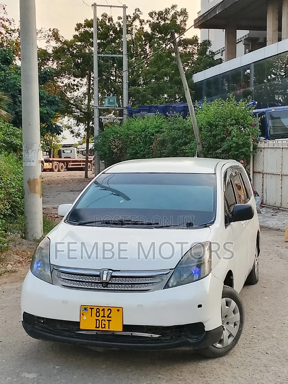 Toyota ISIS 2005 White