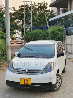 Toyota ISIS 2005 White