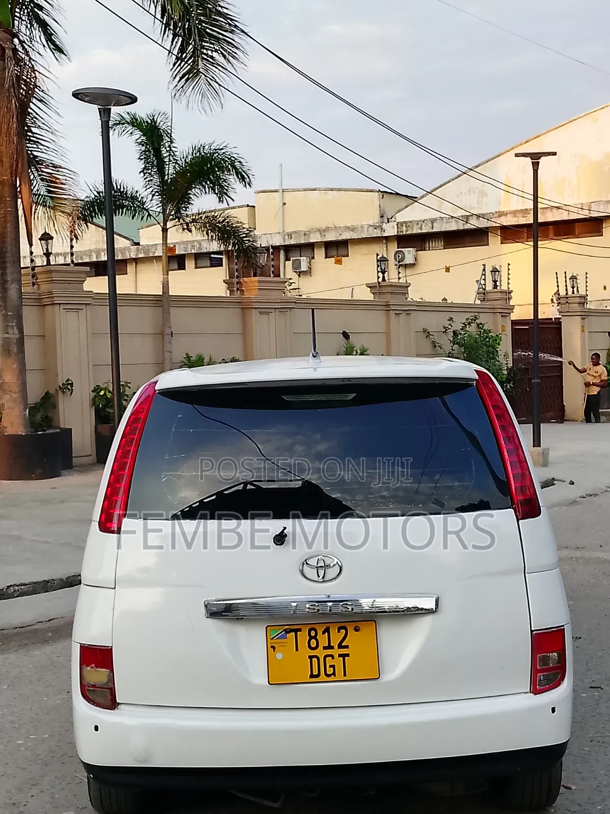 Toyota ISIS 2005 White
