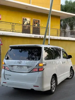 Toyota Vellfire V 2.4 FWD 8-Seater 2011 White
