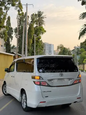 Toyota Vellfire V 2.4 FWD 8-Seater 2011 White