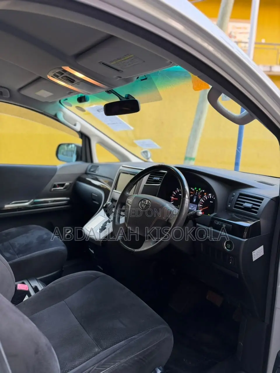 Toyota Vellfire V 2.4 FWD 8-Seater 2011 White