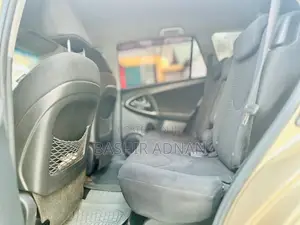 Toyota Vanguard 2010 Gold
