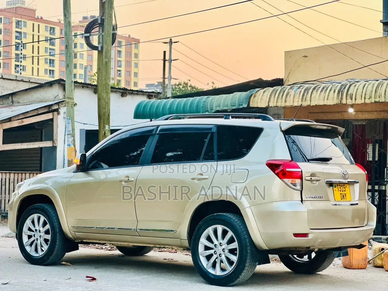Toyota Vanguard 2010 Gold