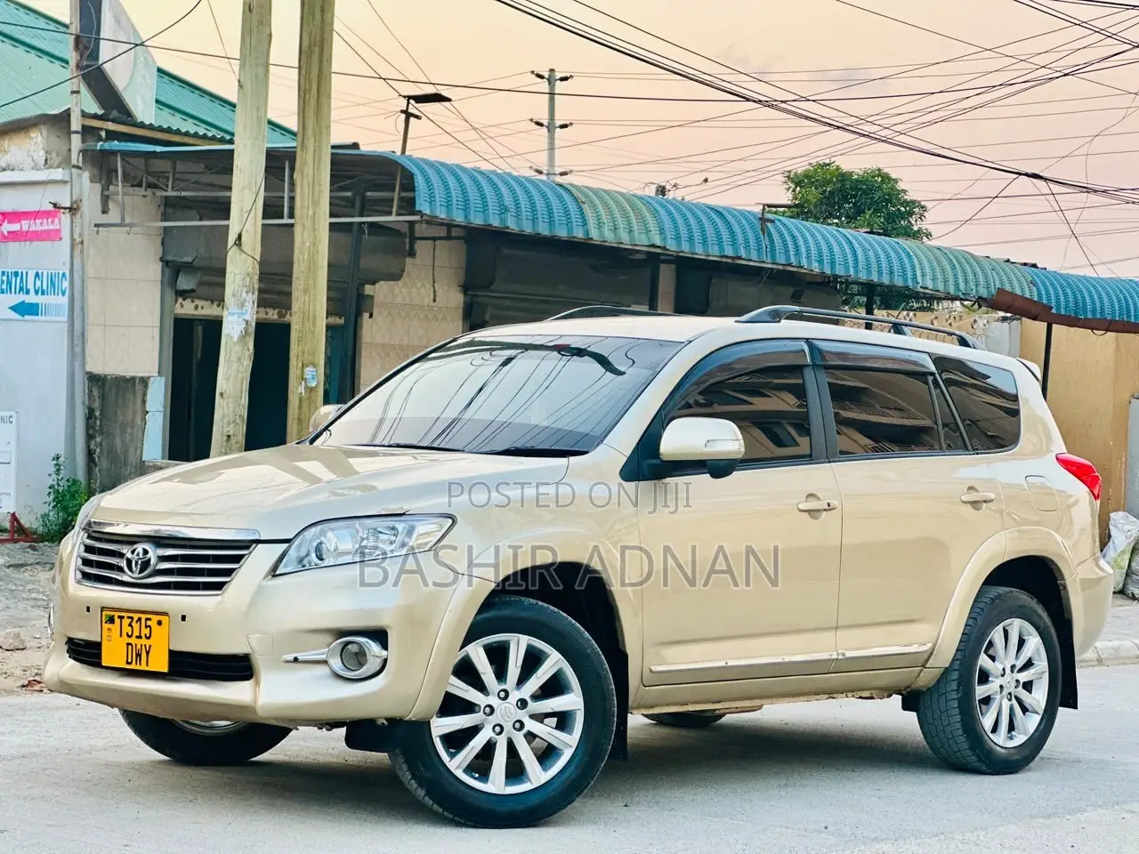 Toyota Vanguard 2010 Gold