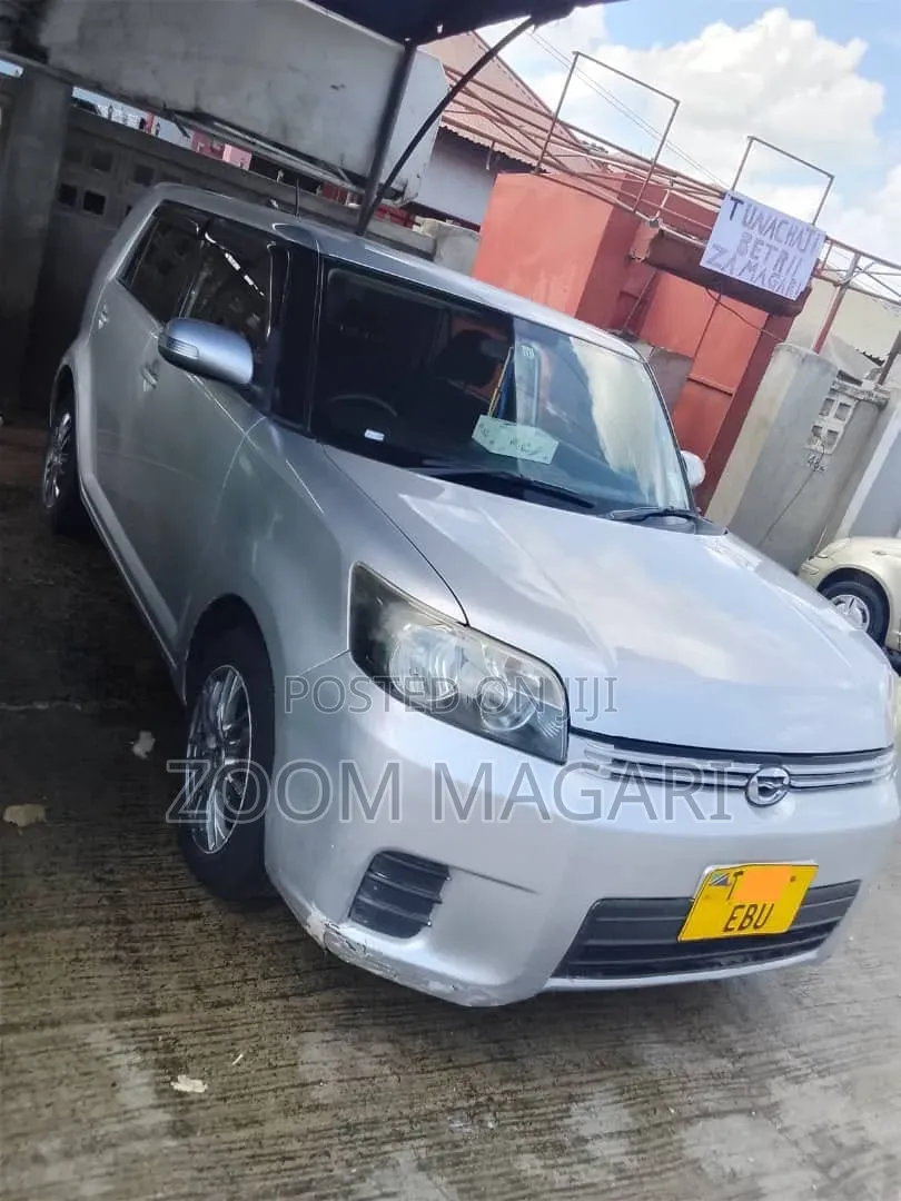 Toyota Corolla Rumion 2010 Silver