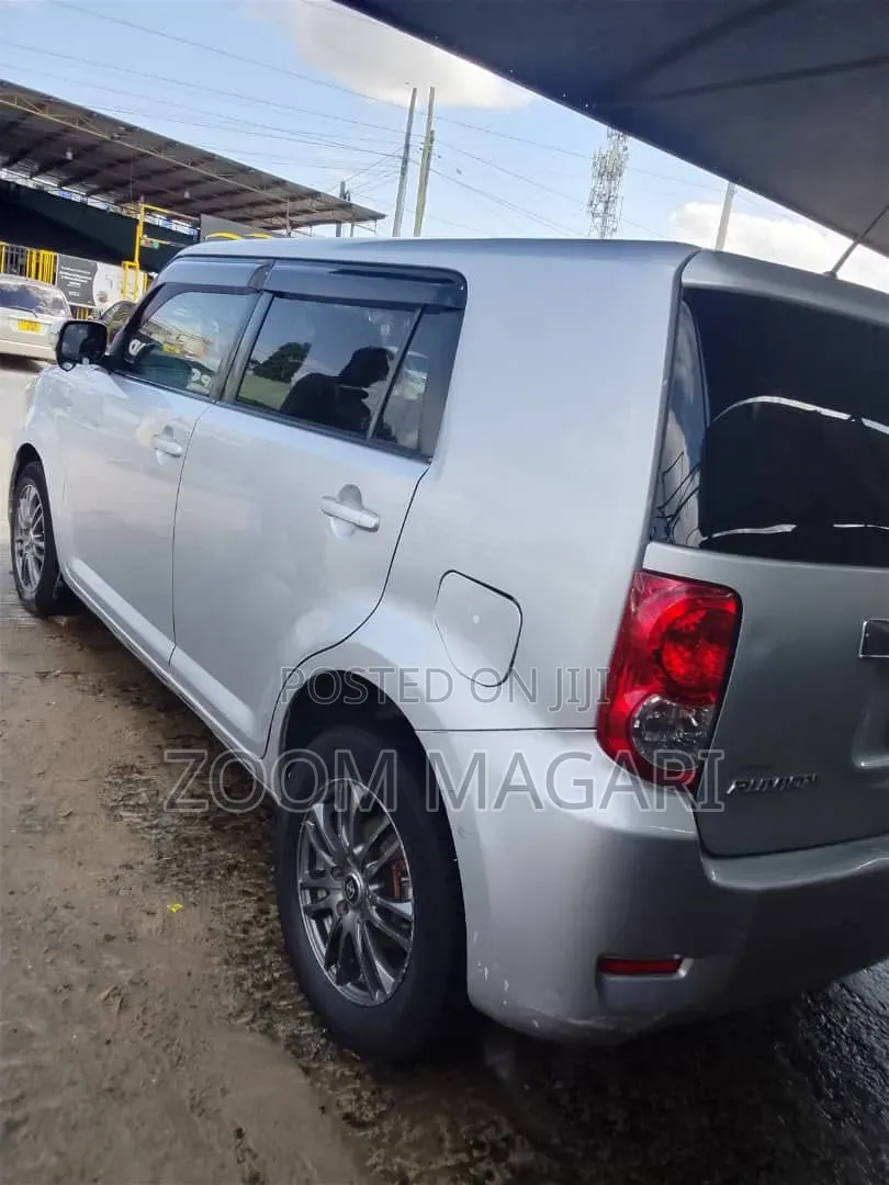 Toyota Corolla Rumion 2010 Silver