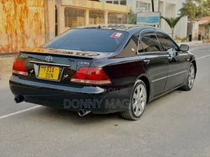 Toyota Crown 2012 Black