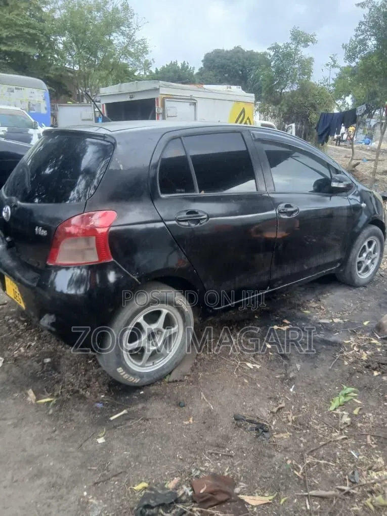 Toyota Vitz 2006 Black