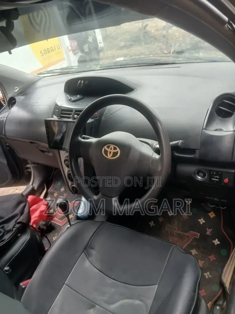 Toyota Vitz 2006 Black