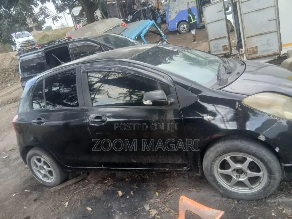 Toyota Vitz 2006 Black