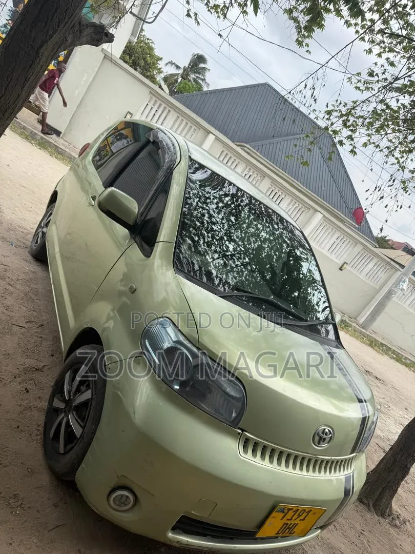 Toyota Porte 2004 Green