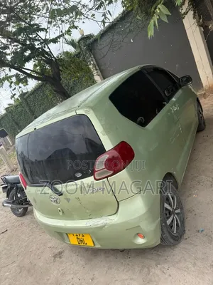 Toyota Porte 2004 Green