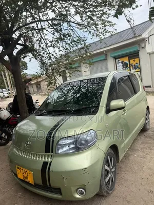 Toyota Porte 2004 Green