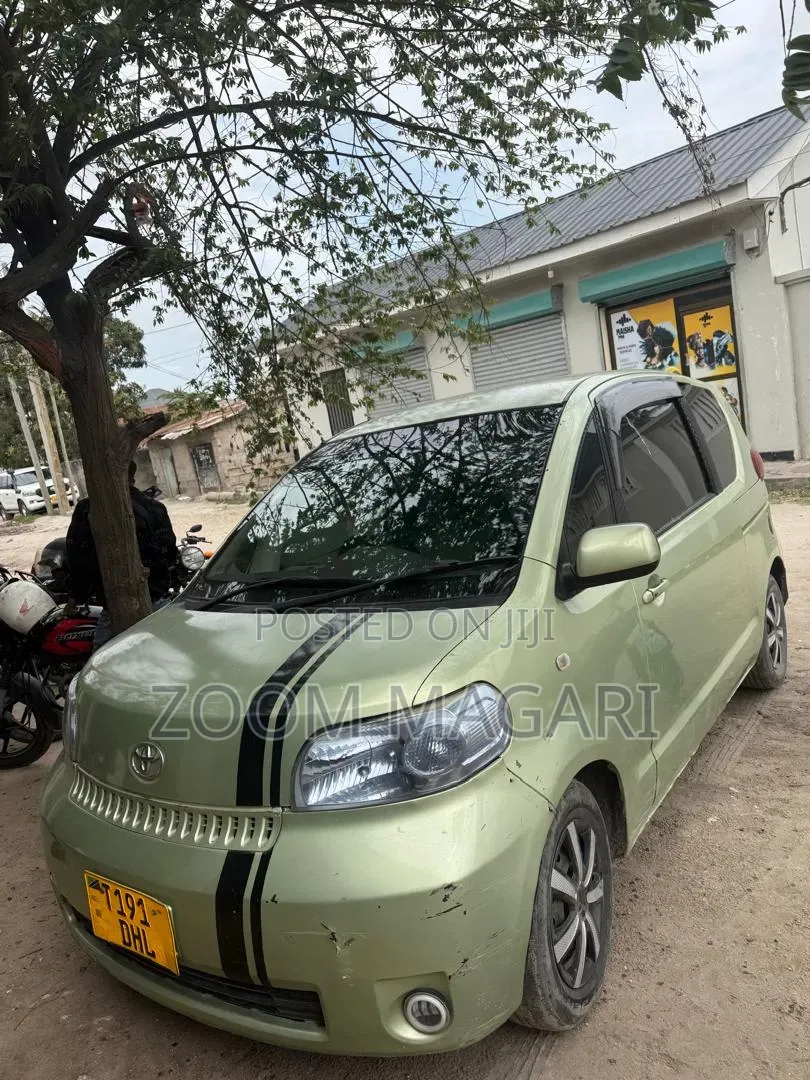 Toyota Porte 2004 Green