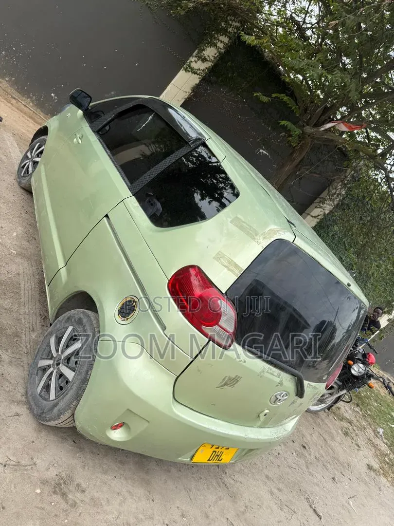 Toyota Porte 2004 Green