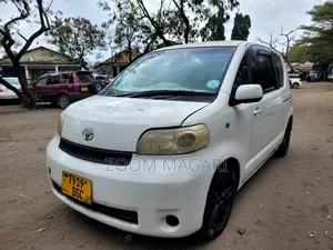 Toyota Porte 2005 White
