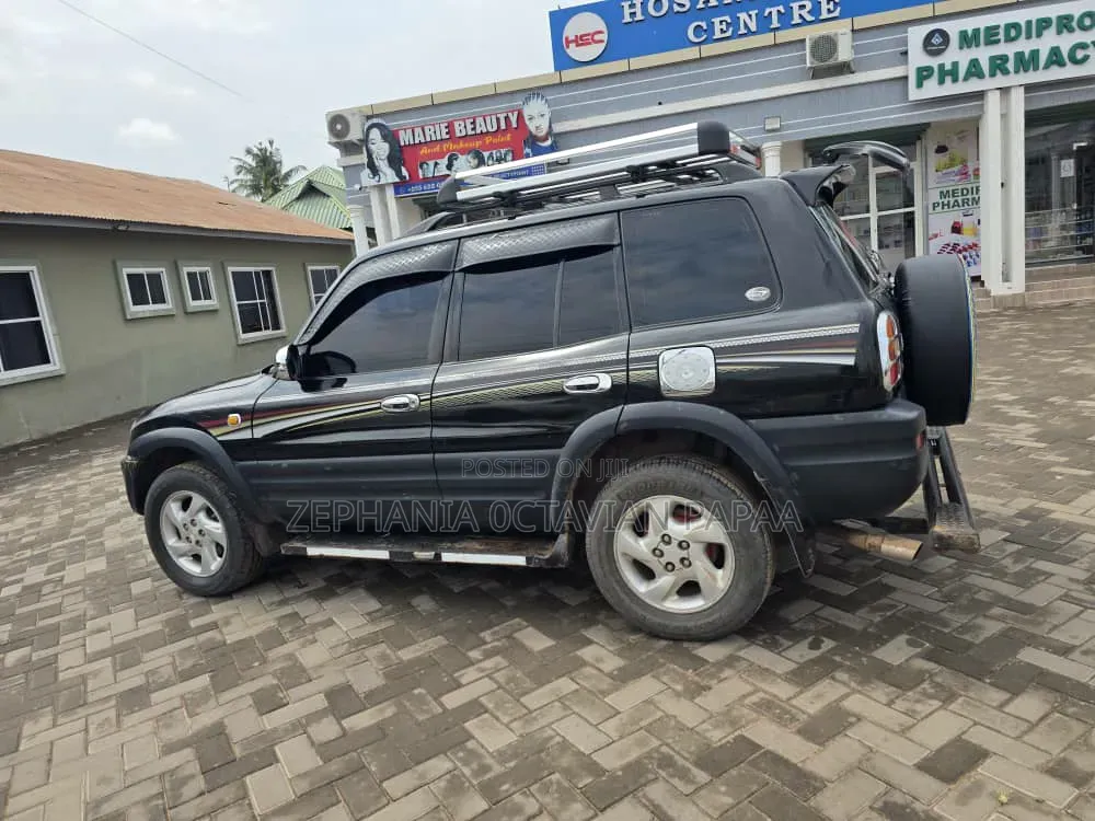 Toyota RAV4 1999 Black