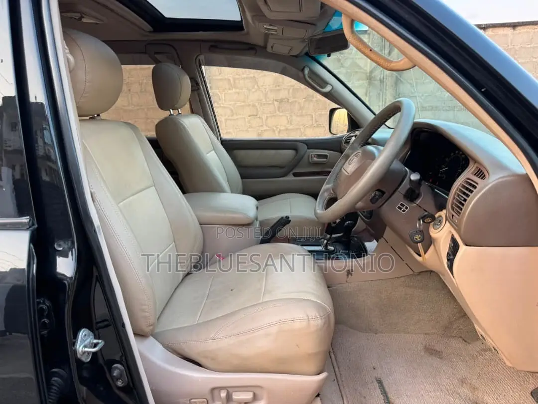 Toyota Land Cruiser 2000 Black