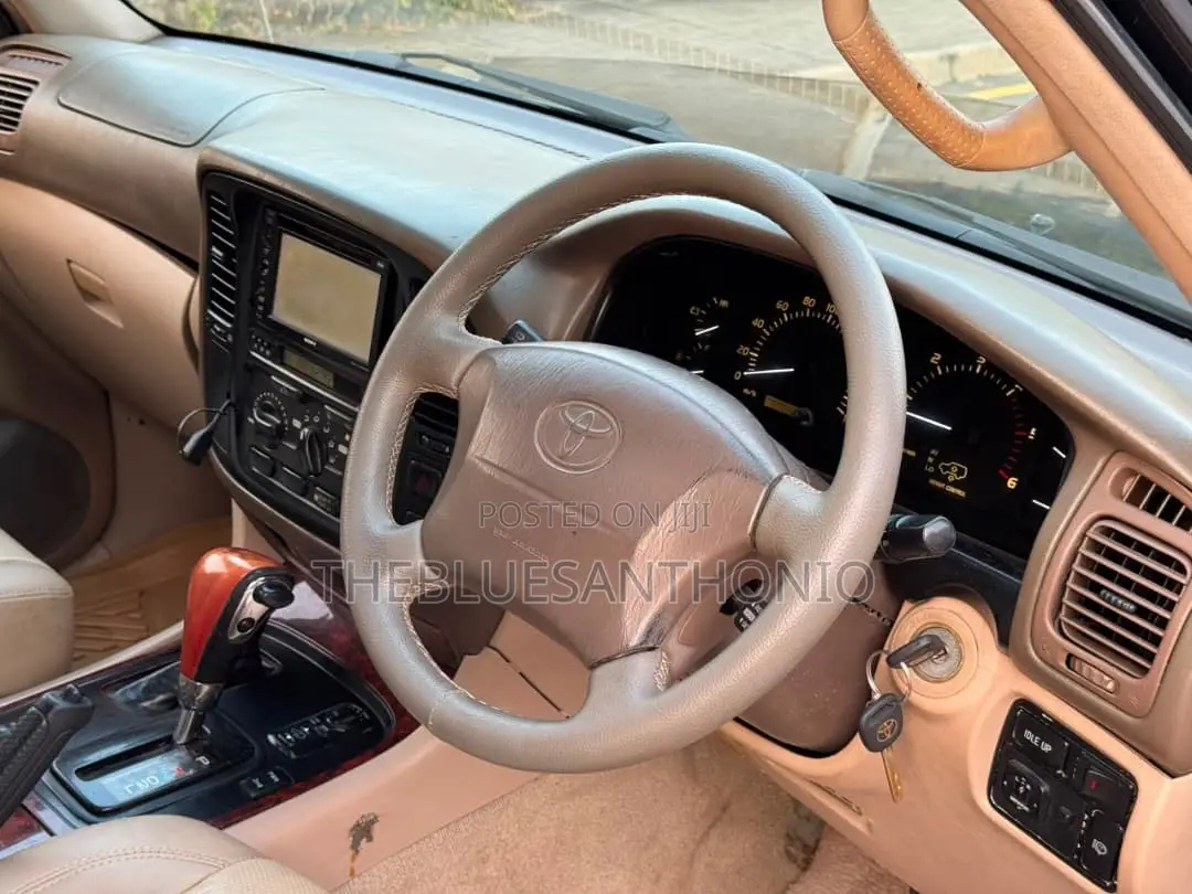 Toyota Land Cruiser 2000 Black