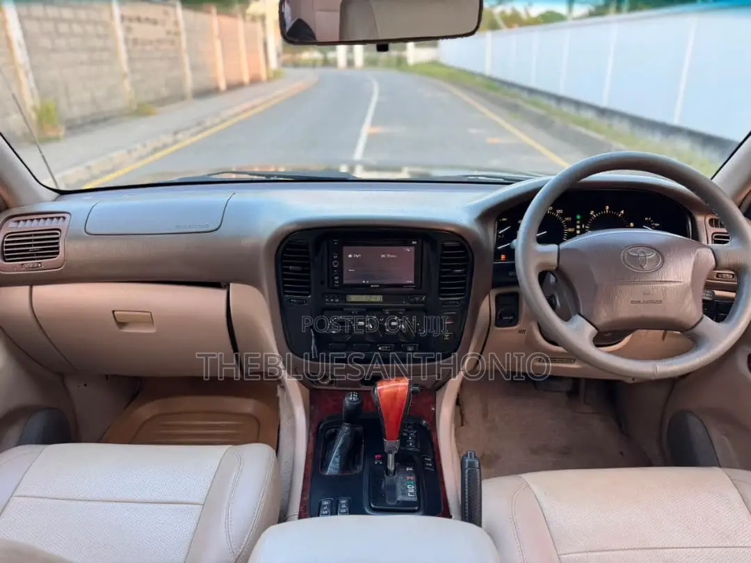 Toyota Land Cruiser 2000 Black