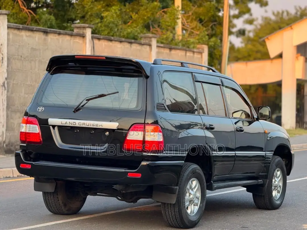 Toyota Land Cruiser 2000 Black