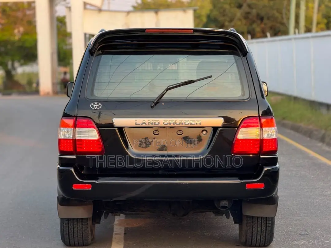 Toyota Land Cruiser 2000 Black