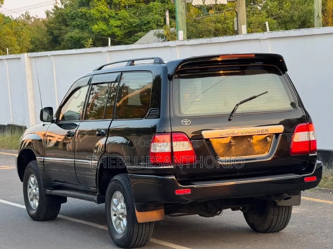 Toyota Land Cruiser 2000 Black