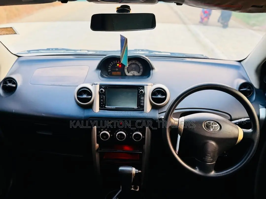 Toyota IST 2006 Silver